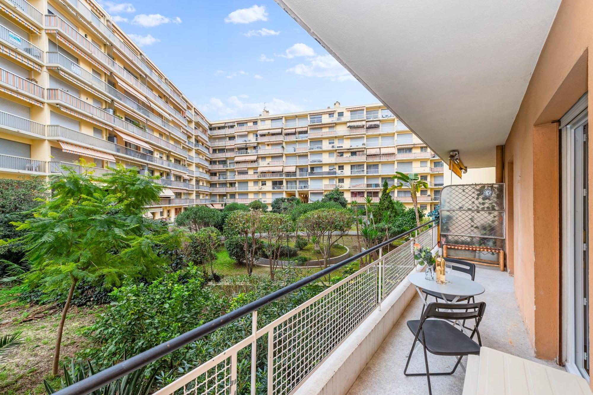 Castel Ii - Agreable Deux Pieces - Centre Menton