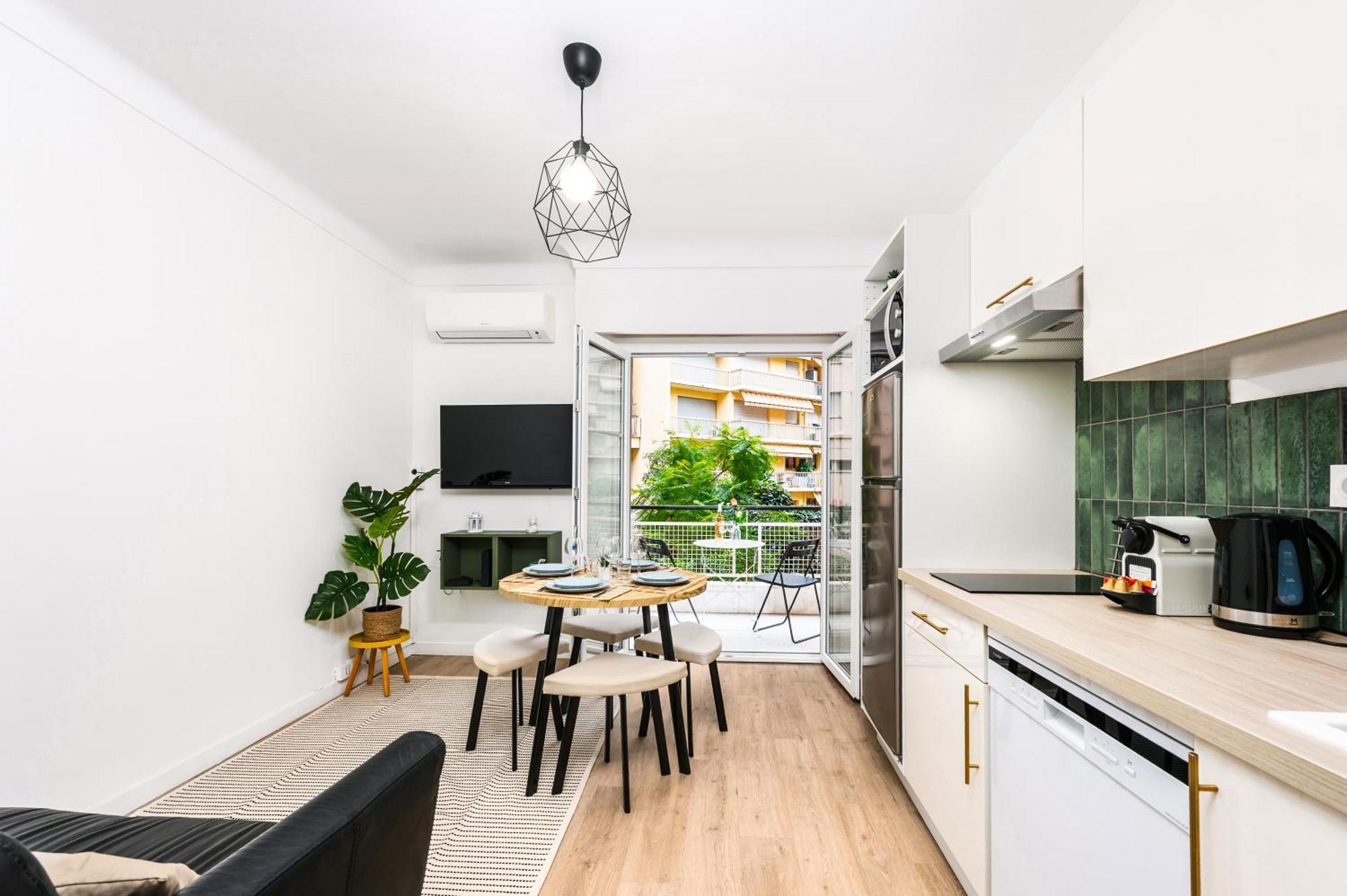 Castel Ii - Agreable Deux Pieces - Centre Appartement